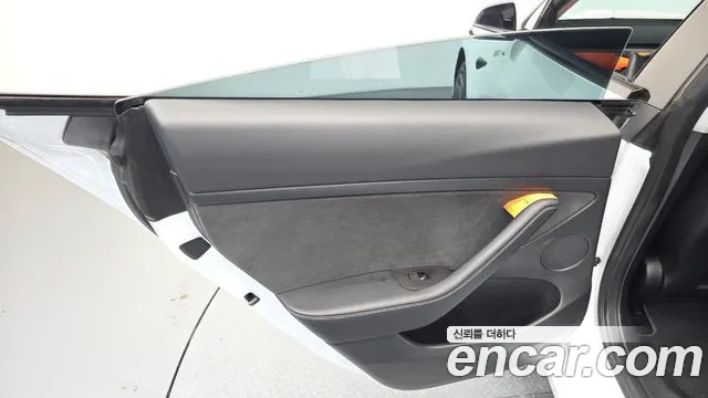 Tesla Model 3 — Фото автомобиля 14