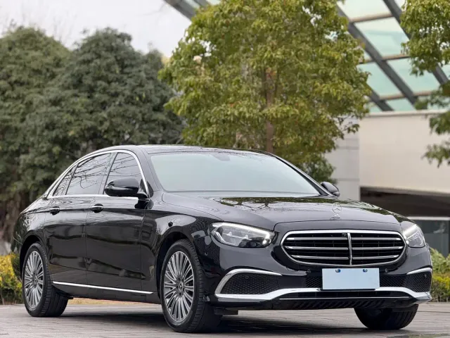 Mercedes-Benz E-Class — Фото автомобиля 5