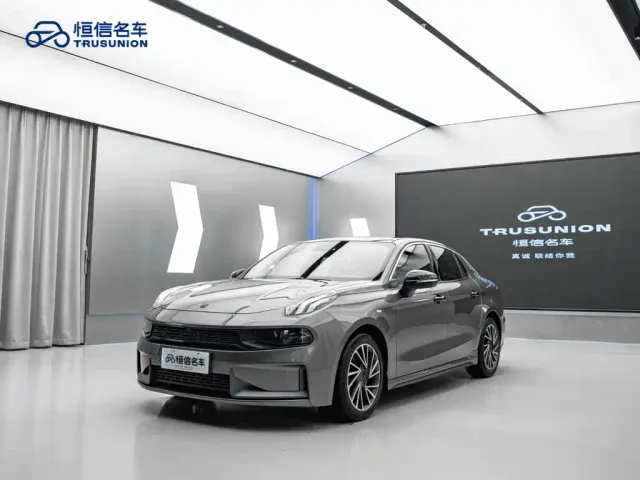Lynk & Co 03 — Фото автомобиля 3