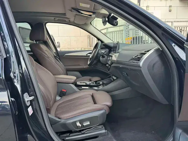 BMW iX3 — Фото автомобиля 7