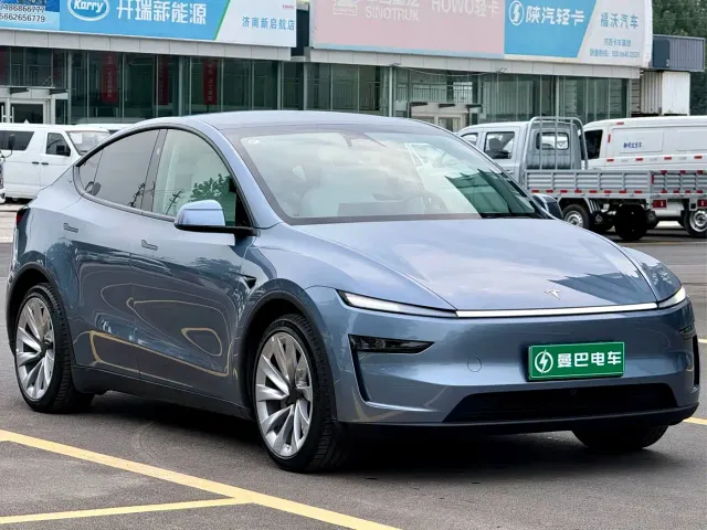 Tesla Model Y — Фото автомобиля 3
