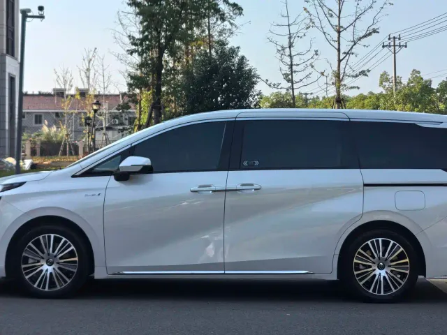 GAC Trumpchi E8 — Фото автомобиля 5
