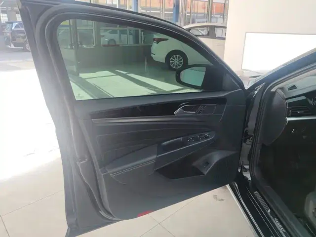 Volkswagen Passat — Фото автомобиля 7