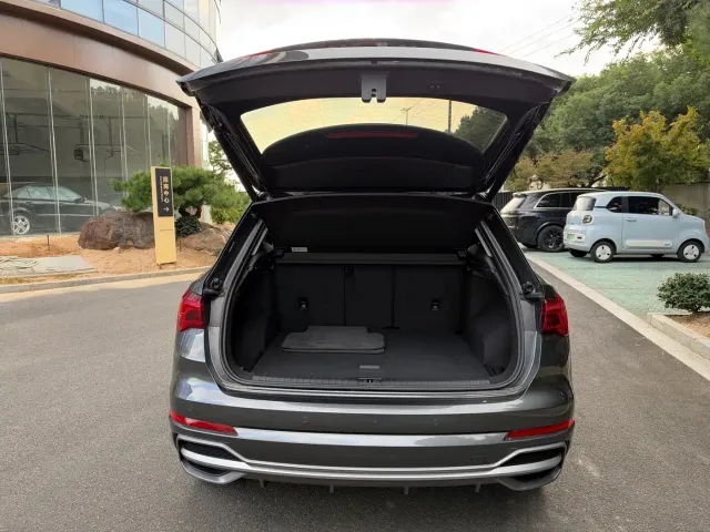 Audi Q3 — Фото автомобиля 14