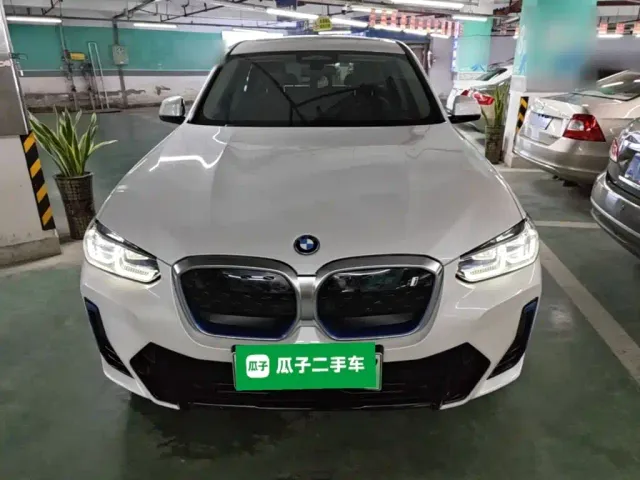 BMW iX3 — Фото автомобиля 2