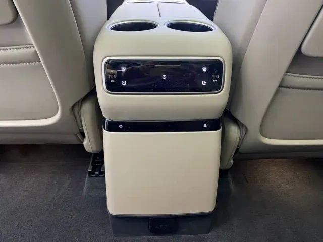 Li Auto i8 — Фото автомобиля 29