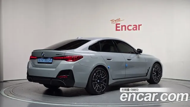 BMW i4 — Фото автомобиля 2