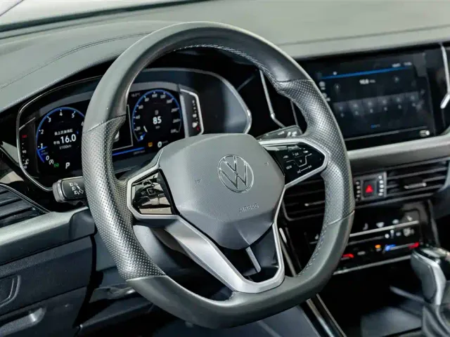Volkswagen Passat — Фото автомобиля 10
