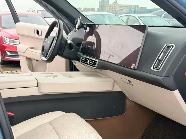 Li Auto L7 — Фото автомобиля 8