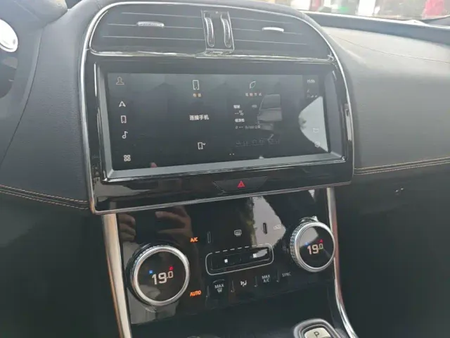 Jaguar XEL — Фото автомобиля 12