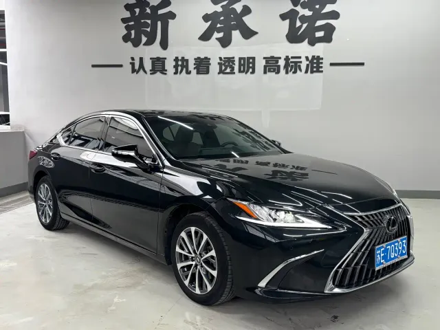 Lexus ES — Фото автомобиля 3