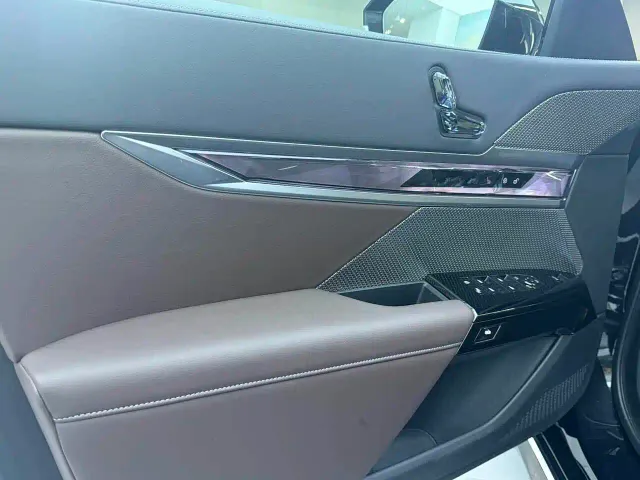 BMW 7 Series — Фото автомобиля 10