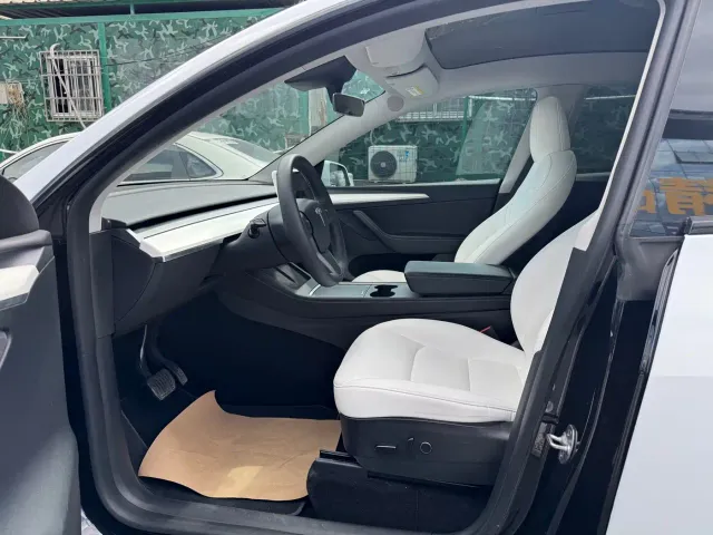 Tesla Model Y — Фото автомобиля 5