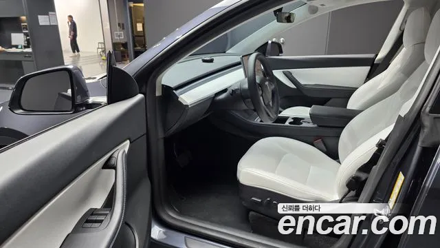 Tesla Model Y — Фото автомобиля 15