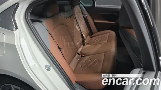 BMW 5 Series G60 — Фото автомобиля 17