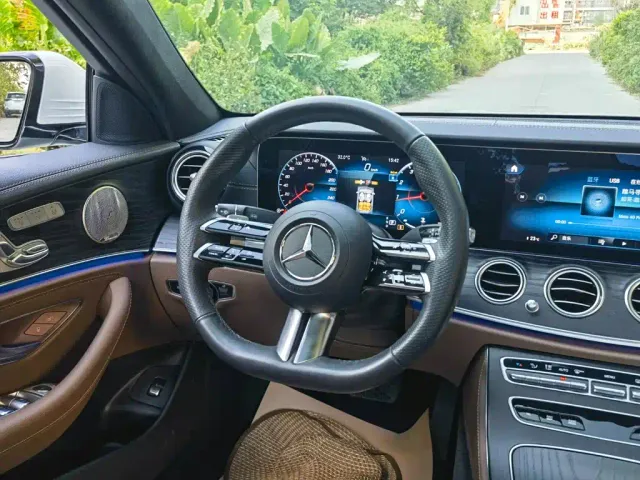 Mercedes-Benz E-Class — Фото автомобиля 11