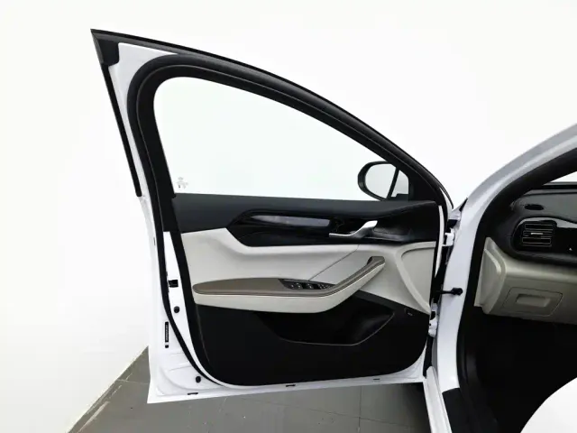 BYD Qin PLUS — Фото автомобиля 8