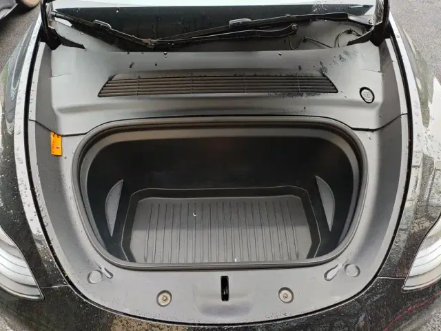 Tesla Model Y — Фото автомобиля 10