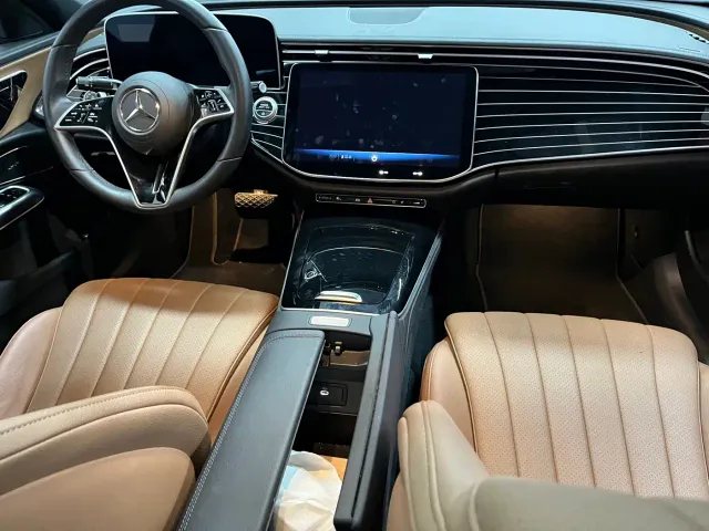 Mercedes-Benz E-Class — Фото автомобиля 5