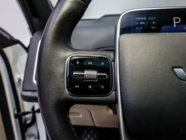 Li Auto L7 — Фото автомобиля 13