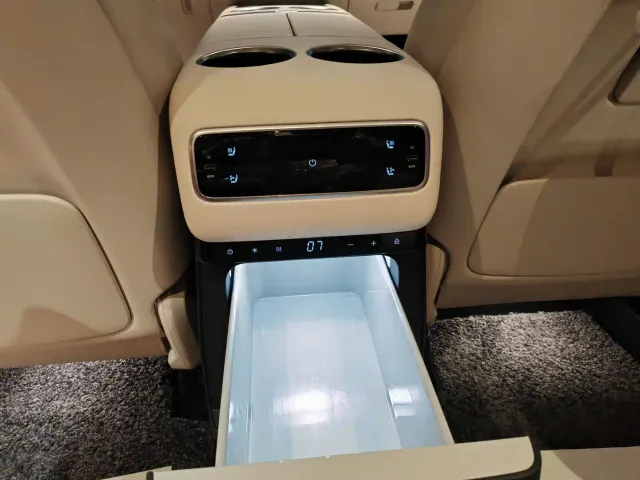 Li Auto MEGA — Фото автомобиля 15