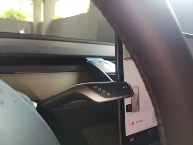 Tesla Model Y — Фото автомобиля 6