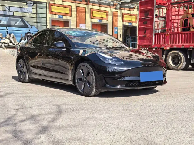 Tesla Model 3 — Фото автомобиля 3