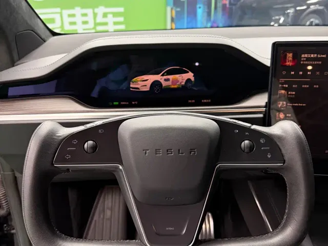 Tesla Model X — Фото автомобиля 11