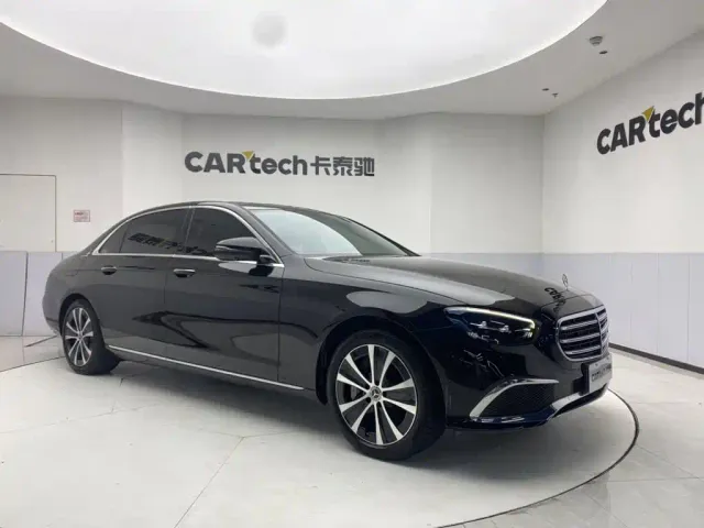 Mercedes-Benz E-Class — Фото автомобиля 2