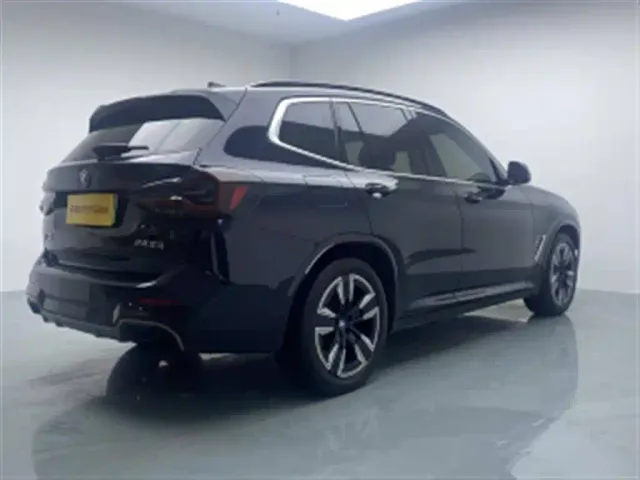 BMW iX3 — Фото автомобиля 7