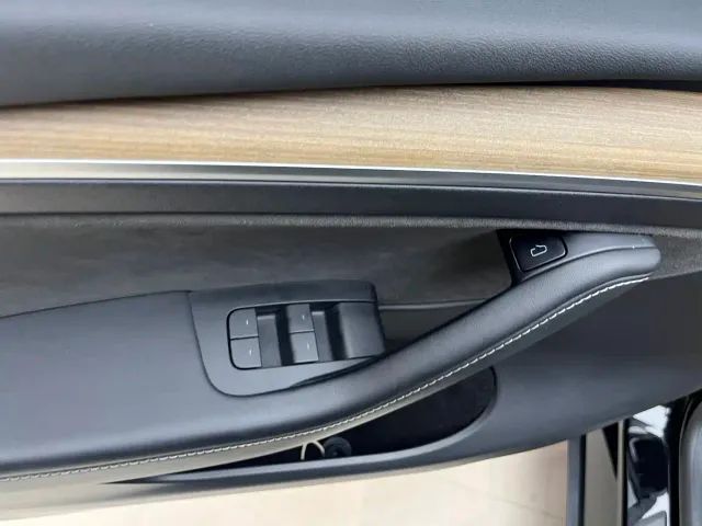 Tesla Model Y — Фото автомобиля 9