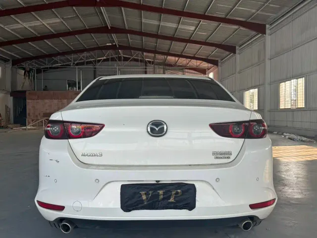 Mazda Axela — Фото автомобиля 8