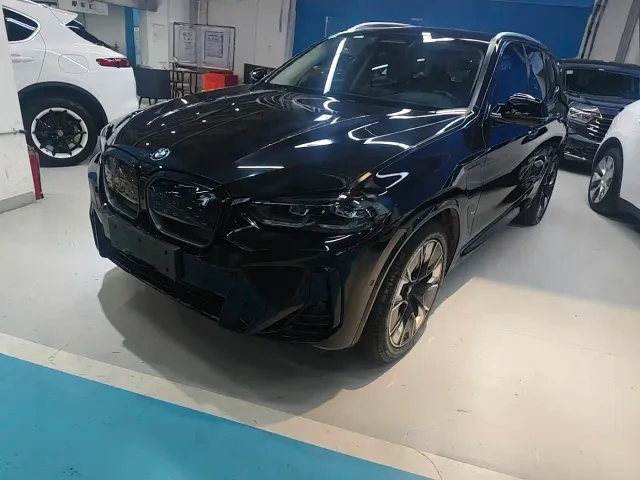 Фотография автомобиля — BMW iX3
