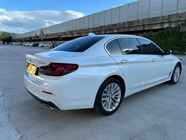 BMW 5 Series — Фото автомобиля 9