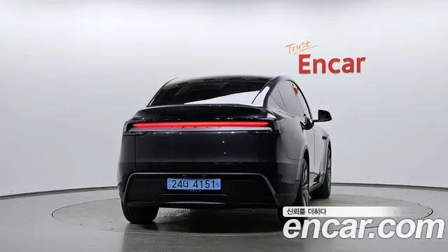 Tesla Model Y — Фото автомобиля 4