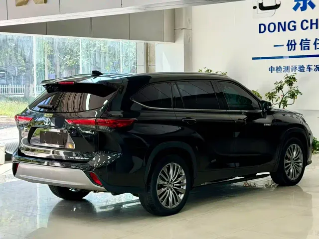 Toyota Highlander — Фото автомобиля 21