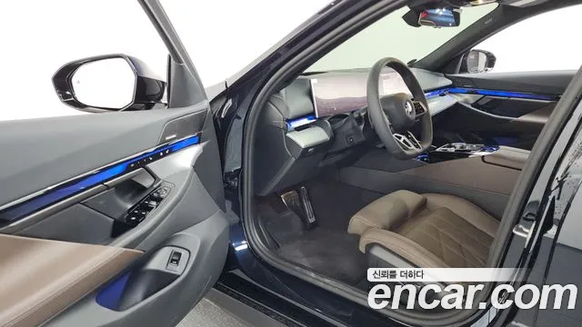 BMW 5 Series G60 — Фото автомобиля 10