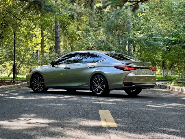 Lexus ES — Фото автомобиля 12