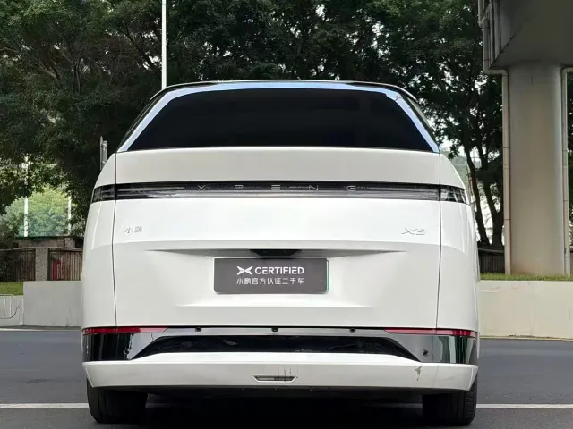 Xpeng X9 — Фото автомобиля 9