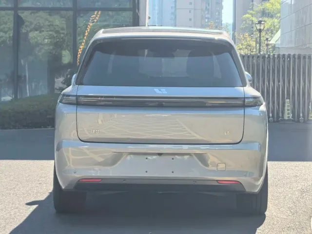 Li Auto L8 — Фото автомобиля 3