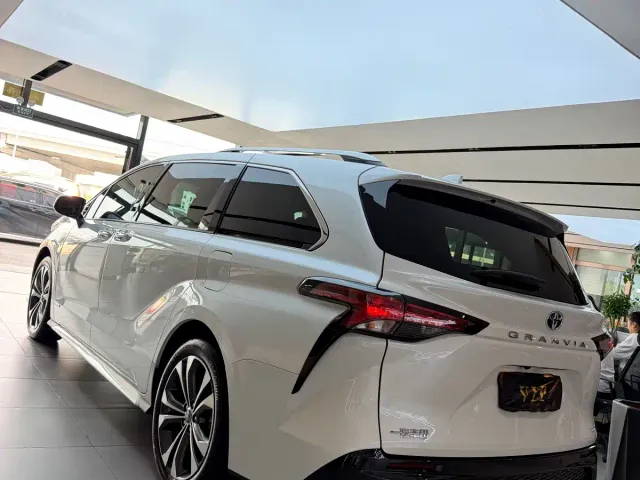 Toyota Granvia — Фото автомобиля 6