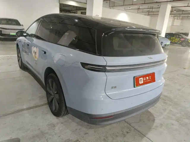 Li Auto i8 — Фото автомобиля 8