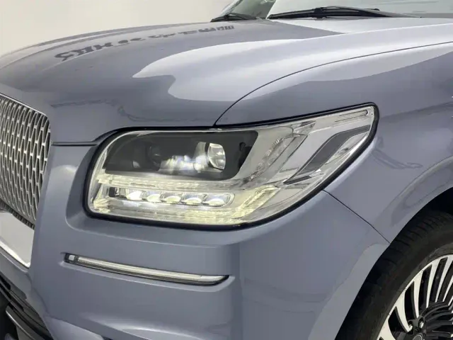Lincoln Navigator — Фото автомобиля 9