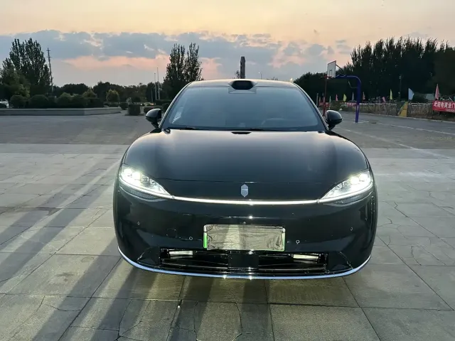 Zhijie Luxeed R7 — Фото автомобиля 2
