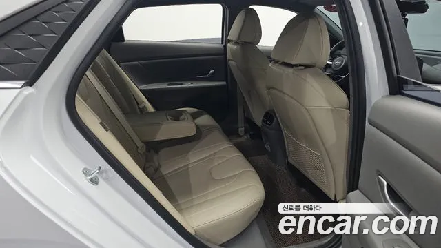 Hyundai Avante CN7 — Фото автомобиля 16