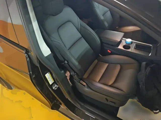 Tesla Model Y — Фото автомобиля 24