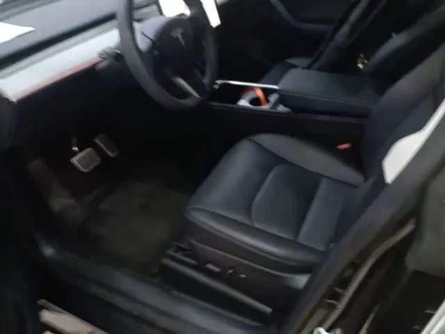Tesla Model Y — Фото автомобиля 14