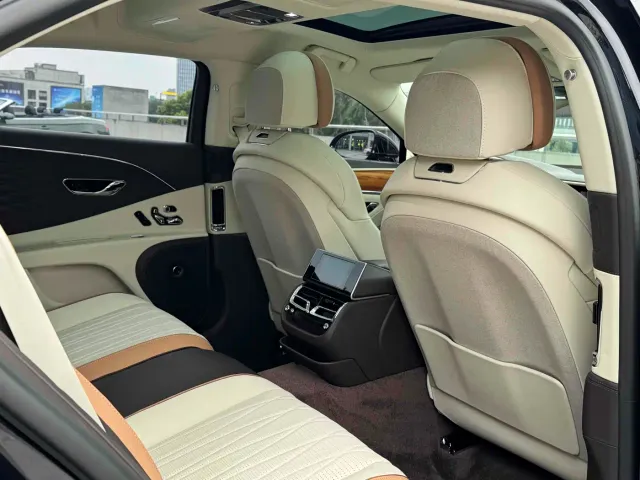 Bentley Flying Spur — Фото автомобиля 16