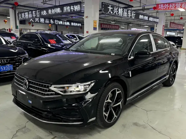 Фотография автомобиля — Volkswagen Magotan