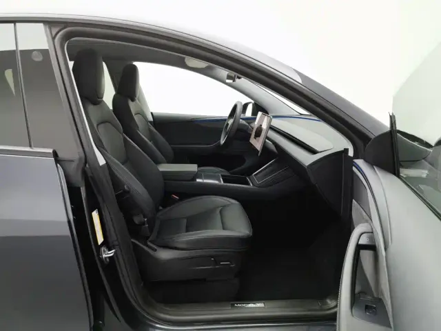 Tesla Model Y — Фото автомобиля 23